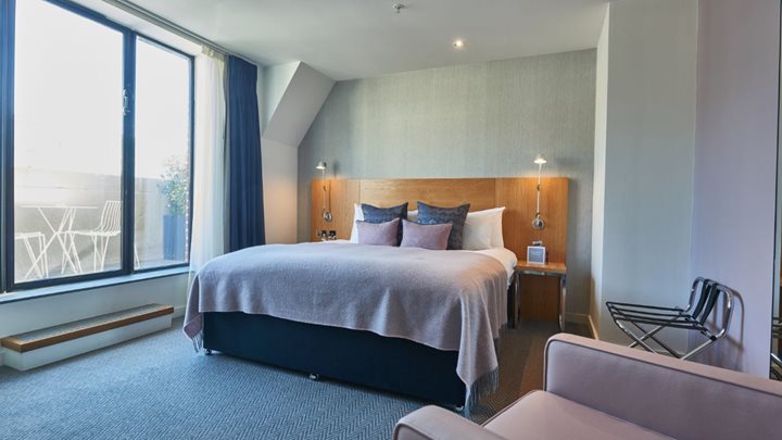 ACL Rm Deluxe With Balcony Bed DSC 0596